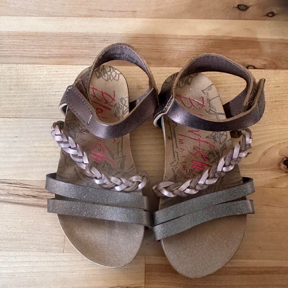 Brown gold girl sandals